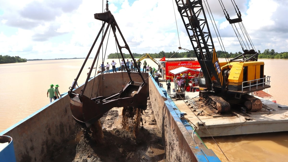 Hầu hết các mỏ cát sông phục vụ Dự án thành phần 4 đều khai thác không đạt công suất được cấp phép. Ảnh: Kim Anh. Hầu hết các mỏ cát sông phục vụ Dự án thành phần 4 đều khai thác không đạt công suất được cấp phép. Ảnh: Kim Anh.