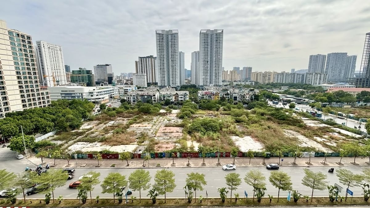 Trong dự thảo Luật Thuế thu nhập cá nhân (sửa đổi) mới nhất, Bộ Tài chính bỏ đề xuất tính thuế 20% trên lãi từng lần chuyển nhượng bất động sản. Ảnh: Thanh Vũ. Trong dự thảo Luật Thuế thu nhập cá nhân (sửa đổi) mới nhất, Bộ Tài chính bỏ đề xuất tính thuế 20% trên lãi từng lần chuyển nhượng bất động sản. Ảnh: Thanh Vũ.