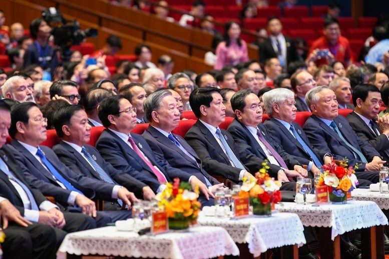 Lãnh đạo Đảng, Nhà nước tham gia Lễ kỷ niệm 80 năm truyền thống ngành Giáo dục và khai giảng năm học 2025-2026. Ảnh: VGP/Nhật Bắc. Lãnh đạo Đảng, Nhà nước tham gia Lễ kỷ niệm 80 năm truyền thống ngành Giáo dục và khai giảng năm học 2025-2026. Ảnh: VGP/Nhật Bắc.