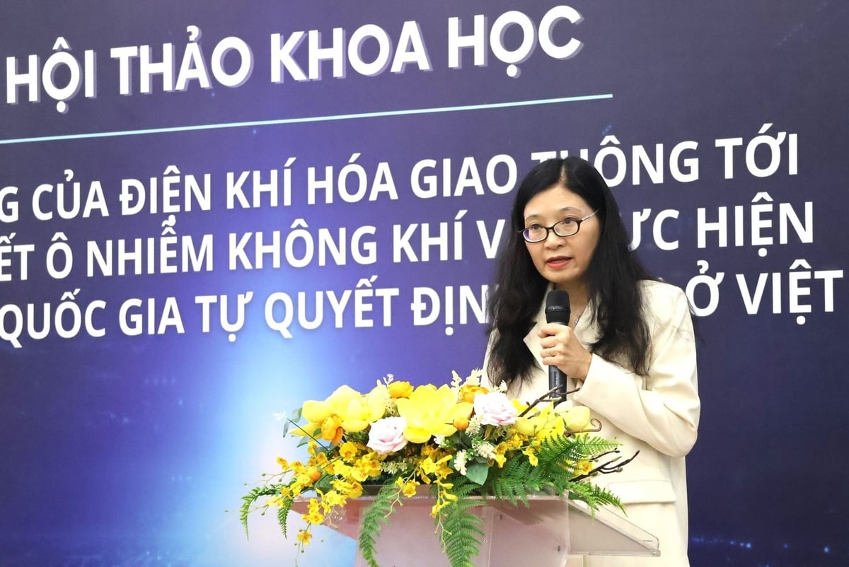 PGS.TS Phan Thị Thục Anh, Phó Hiệu trưởng Trường Đại học VinUni cho biết, điện khí hóa giao thông và xu hướng toàn cầu trong bối cảnh các quốc gia tăng tốc đạt các mục tiêu khí hậu. Ảnh: Trung Nguyên. PGS.TS Phan Thị Thục Anh, Phó Hiệu trưởng Trường Đại học VinUni cho biết, điện khí hóa giao thông và xu hướng toàn cầu trong bối cảnh các quốc gia tăng tốc đạt các mục tiêu khí hậu. Ảnh: Trung Nguyên.