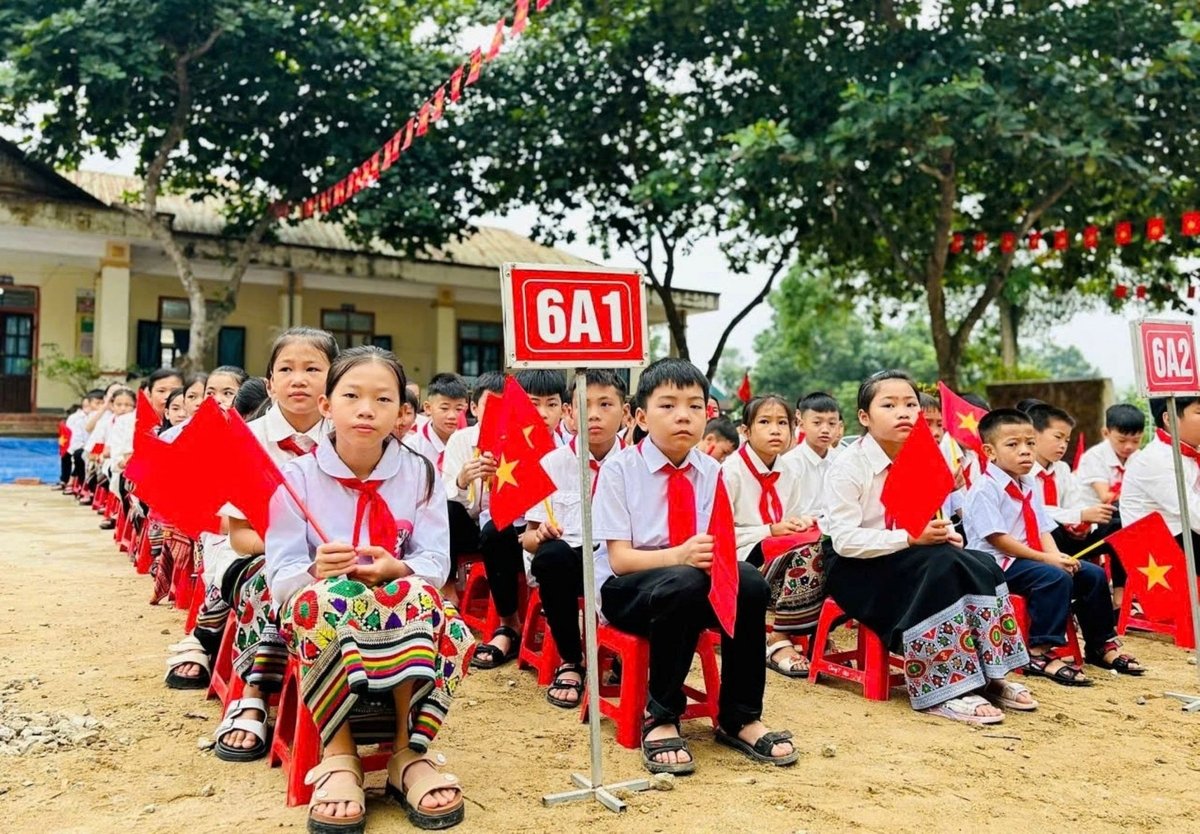 Một năm học mới khó khăn do thiên tai nhưng giáo dục xứ Nghệ sẽ không bị khuất phục. Ảnh: Thanh Đức. Một năm học mới khó khăn do thiên tai nhưng giáo dục xứ Nghệ sẽ không bị khuất phục. Ảnh: Thanh Đức.