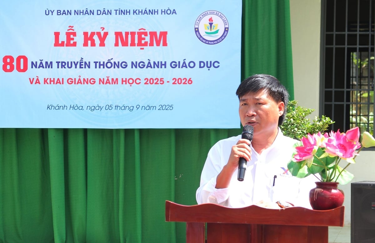 Ông Nguyễn Văn Đại, Giám đốc miền Trung 2 – Tập đoàn GrowMax chia sẻ tại buổi trao học bổng. Ảnh: Phương Chi. Ông Nguyễn Văn Đại, Giám đốc miền Trung 2 – Tập đoàn GrowMax chia sẻ tại buổi trao học bổng. Ảnh: Phương Chi.