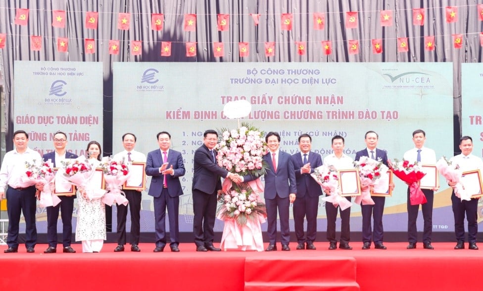 Lễ công bố Quyết định cấp Giấy chứng nhận kiểm định chất lượng giáo dục cho 7 chương trình đào tạo. Ảnh: EPU. Lễ công bố Quyết định cấp Giấy chứng nhận kiểm định chất lượng giáo dục cho 7 chương trình đào tạo. Ảnh: EPU.