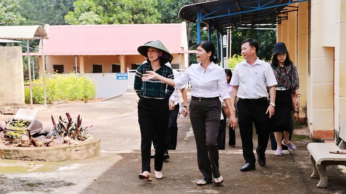 Sở Giáo dục & Đào tạo tỉnh Đồng Nai khảo sát nhu cầu đầu tư trường, lớp ở các xã biên giới. Ảnh: GD&ĐT Đồng Nai. Sở Giáo dục & Đào tạo tỉnh Đồng Nai khảo sát nhu cầu đầu tư trường, lớp ở các xã biên giới. Ảnh: GD&ĐT Đồng Nai.