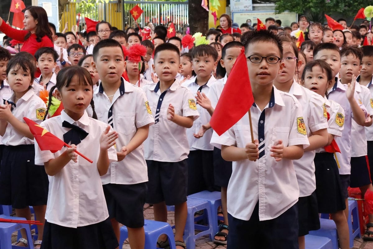 Học sinh trường Tiểu học Đại từ (Hà Nội) tham dự lễ khai giảng năm học 2025 - 2026. Ảnh: Hoàng Hiền. Học sinh trường Tiểu học Đại từ (Hà Nội) tham dự lễ khai giảng năm học 2025 - 2026. Ảnh: Hoàng Hiền.