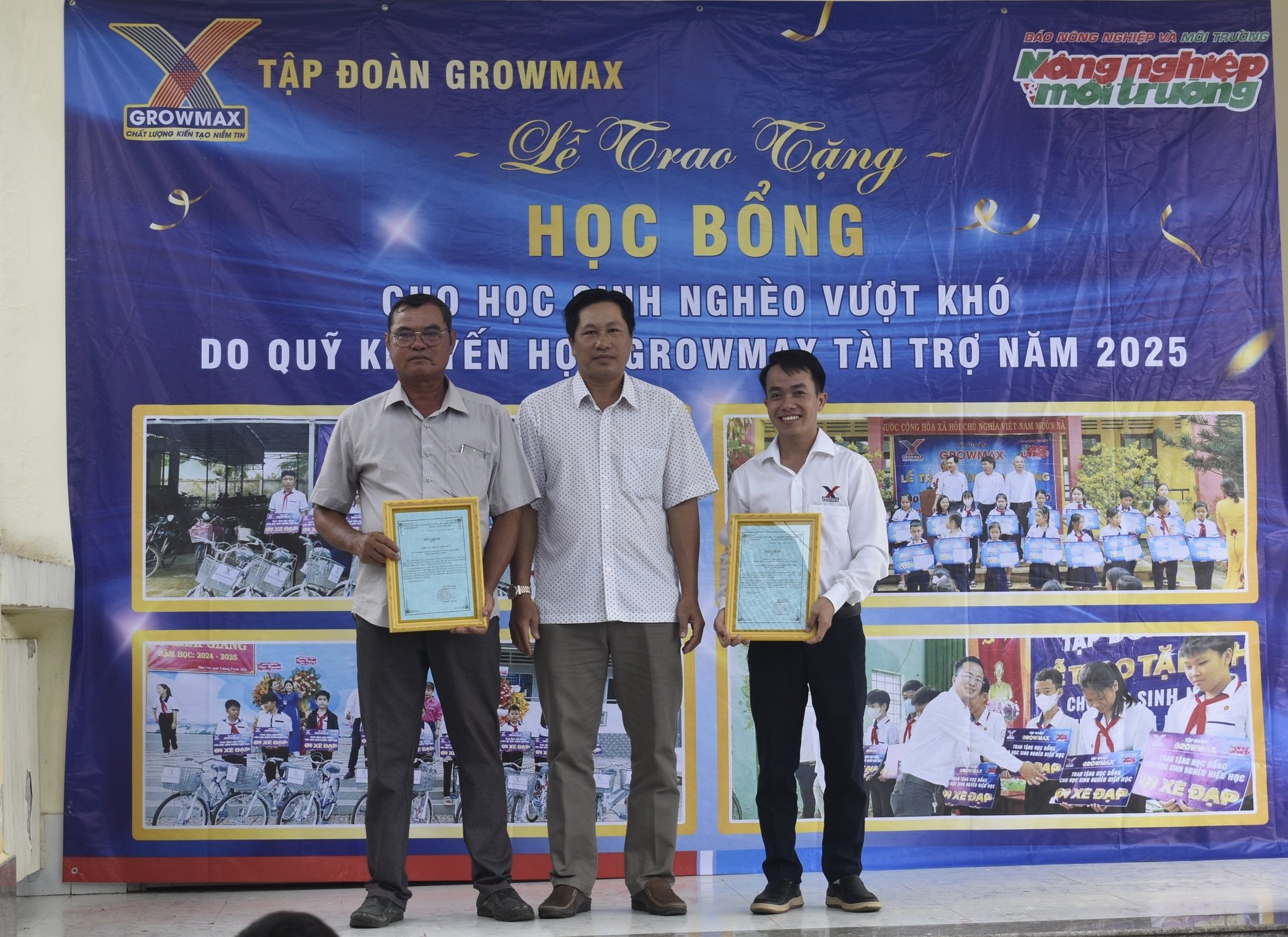 Chính quyền địa phương trao thư cảm ơn đến Quỹ Khuyến học GrowMax và mạnh thường quân. Ảnh: Minh Đảm. Chính quyền địa phương trao thư cảm ơn đến Quỹ Khuyến học GrowMax và mạnh thường quân. Ảnh: Minh Đảm.