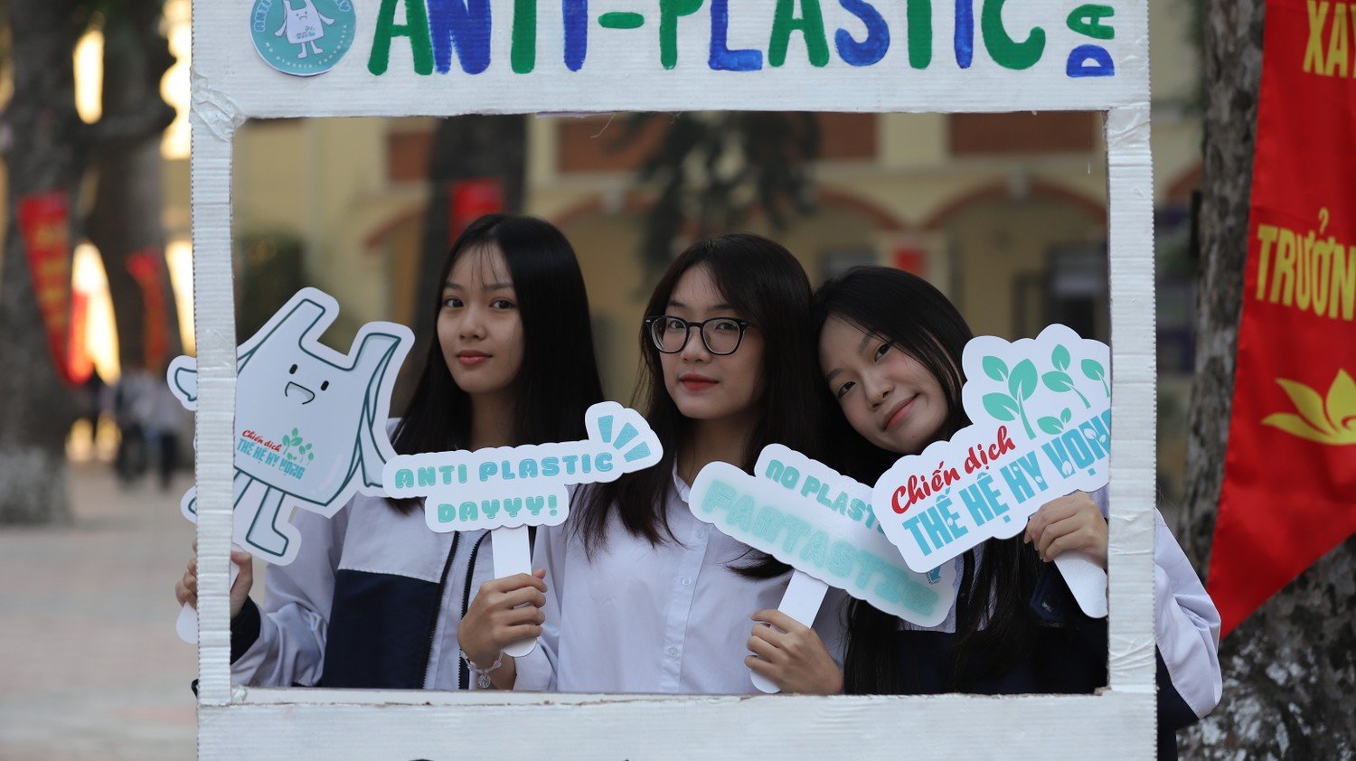 Học sinh Hà Nội tham gia ngày hội Anti-Plastic Day, nhằm tuyên truyền giảm thiểu rác thải nhựa trong cộng đồng. Ảnh: BTC.