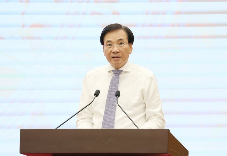 Bộ trưởng, Chủ nhiệm Văn phòng Chính phủ Trần Văn Sơn, Người phát ngôn của Chính phủ cung cấp thông tin cho báo chí. Ảnh:  VGP.