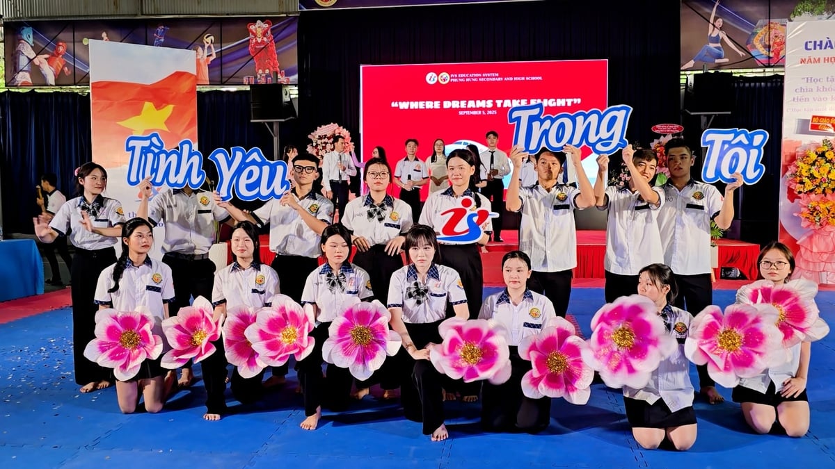 Hòa chung không khí khai giảng cùng cả nước, Trường THCS và THPT Phùng Hưng, Hệ thống Giáo dục IVS (TP. Hồ Chí Minh) tổ chức lễ khai giảng năm học 2025 – 2026. Ảnh: Minh Sáng. Hòa chung không khí khai giảng cùng cả nước, Trường THCS và THPT Phùng Hưng, Hệ thống Giáo dục IVS (TP. Hồ Chí Minh) tổ chức lễ khai giảng năm học 2025 – 2026. Ảnh: Minh Sáng.