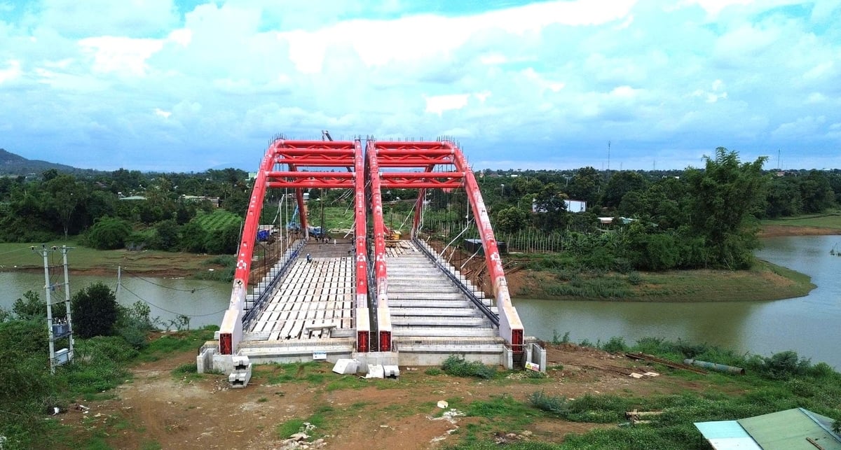 Cầu Biển Hồ thuộc dự án đường hành lang kinh tế tỉnh Gia Lai. Ảnh: Đăng Lâm. 
