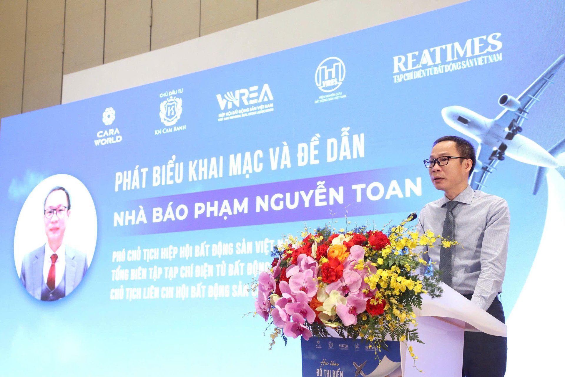 Ông Phạm Nguyễn Toan, Phó Chủ tịch Hiệp hội Bất động sản Việt Nam, Tổng biên tập Tạp chí điện tử Bất động sản Việt Nam phát biểu khai mạc hội thảo. Ảnh: Reatimes. 