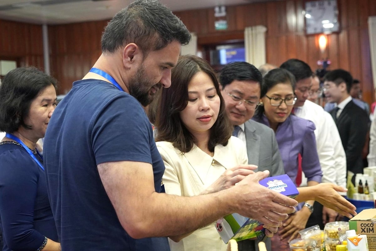 Các hoạt động bên lề hội nghị kết nối doanh nghiệp địa phương và các nhà phân phối toàn cầu. Ảnh: BTC.