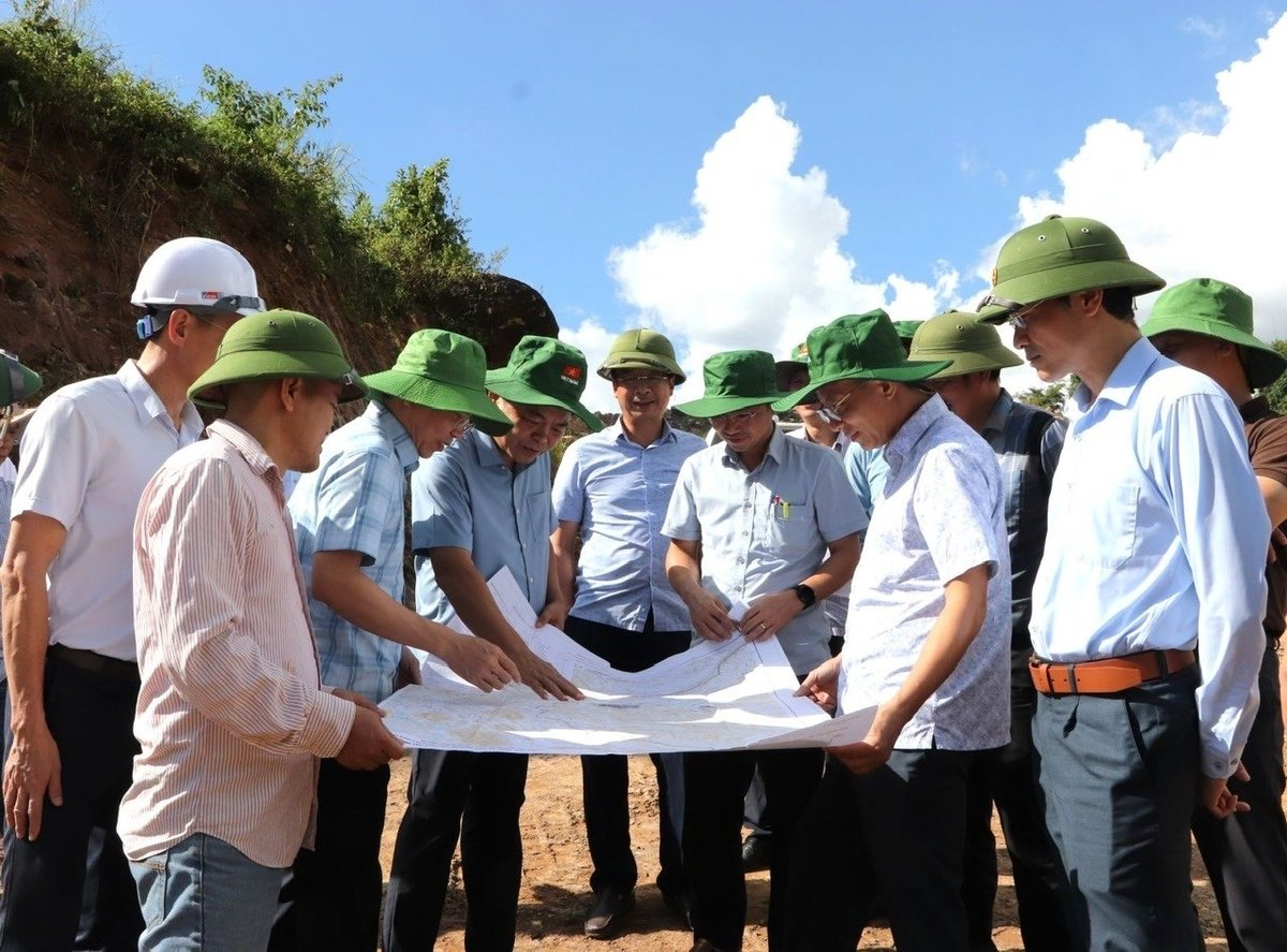 Các đơn vị thi công dự án báo cáo kết quả với đoàn công tác của Bộ Nông nghiệp và Môi trường. Ảnh: laichau.gov.vn Các đơn vị thi công dự án báo cáo kết quả với đoàn công tác của Bộ Nông nghiệp và Môi trường. Ảnh: laichau.gov.vn