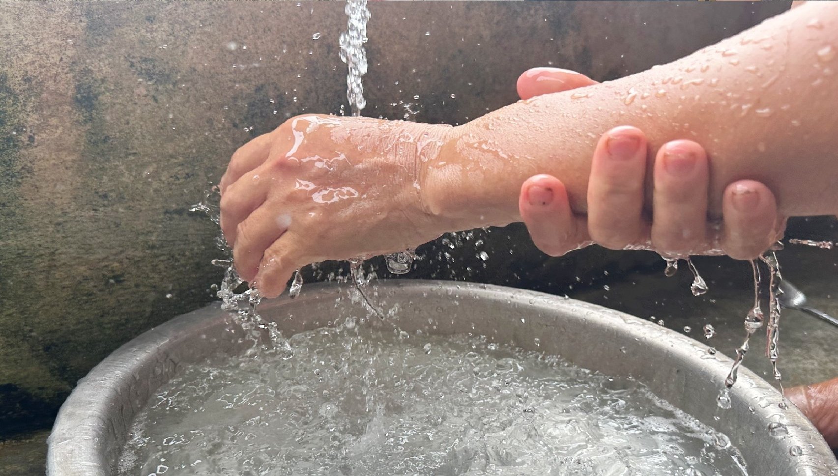 Nước sạch tập trung về làng, hơn 1.000 hộ dân xã Cẩm Quang thoát cảnh dùng nước mưa sinh hoạt. Ảnh: Thanh Nga. Nước sạch tập trung về làng, hơn 1.000 hộ dân xã Cẩm Quang thoát cảnh dùng nước mưa sinh hoạt. Ảnh: Thanh Nga.