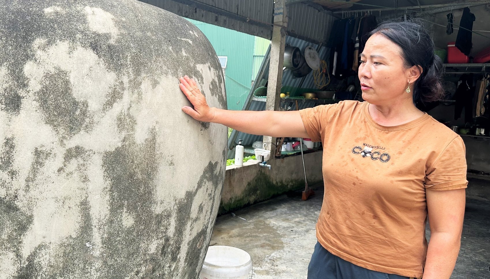 Những bể nước bà con xã Cẩm Quang xây để trữ nước mưa khi nguồn nước sạch từ nhà máy chưa về làng. Ảnh: Thanh Nga. Những bể nước bà con xã Cẩm Quang xây để trữ nước mưa khi nguồn nước sạch từ nhà máy chưa về làng. Ảnh: Thanh Nga.