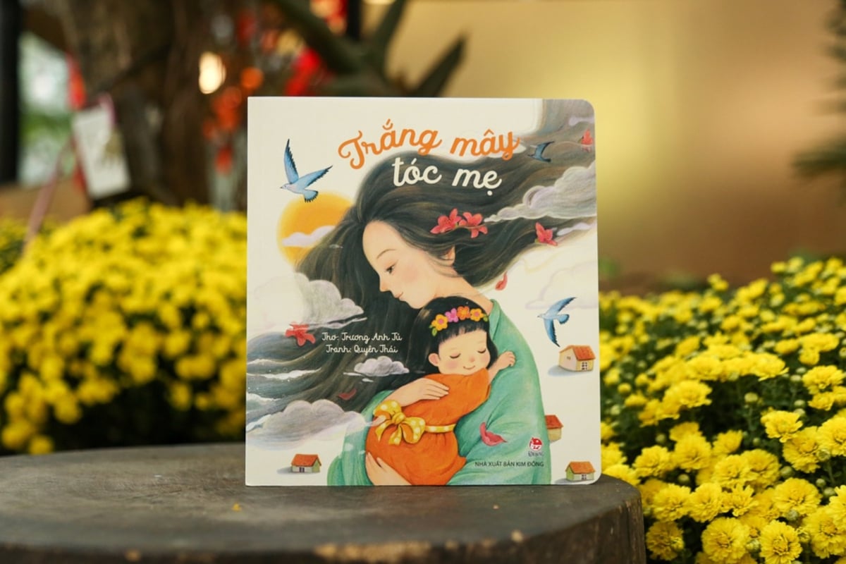 Tập thơ thiếu nhi 'Trắng mây tóc mẹ'. Ảnh: NXB.