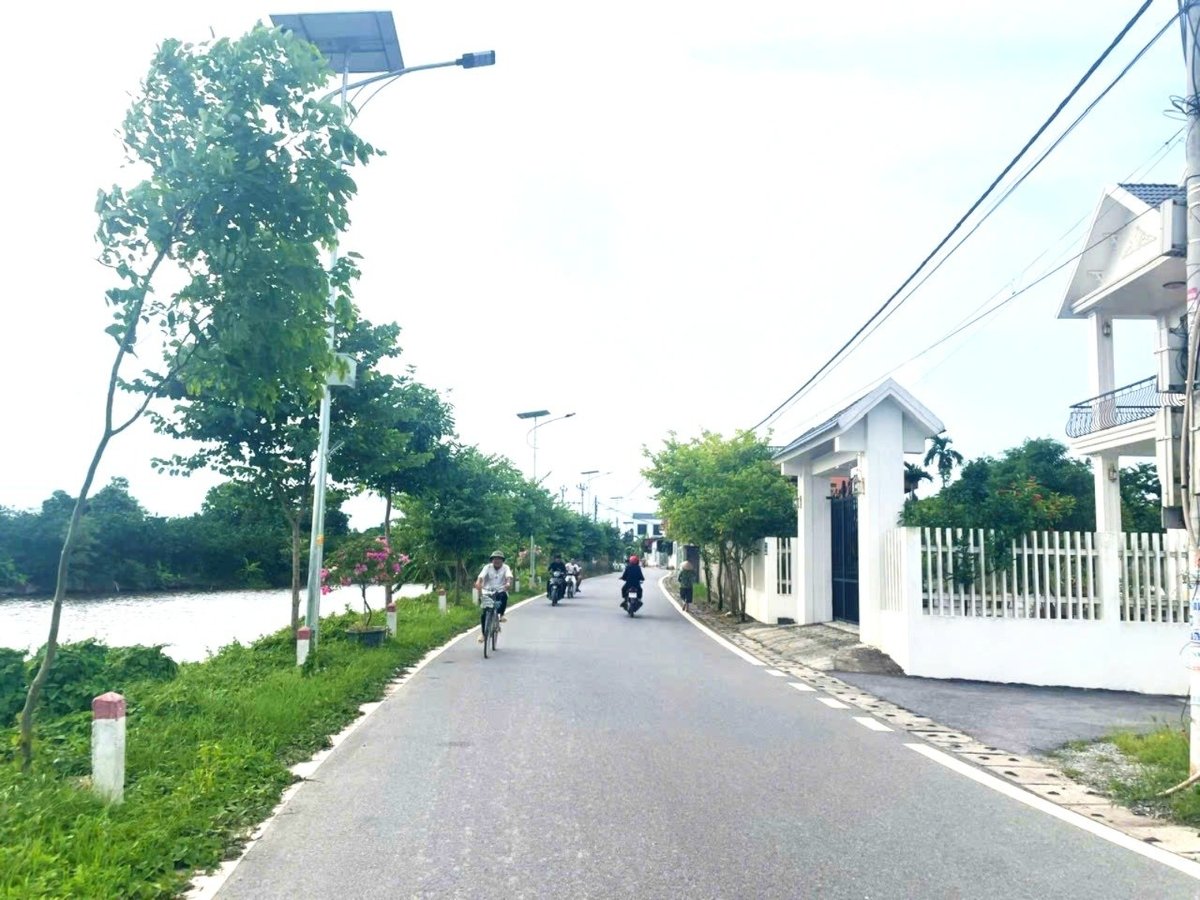 Một tuyến đường nông thôn huyện Khoái Châu (cũ): Ảnh. Minh Hồng. Một tuyến đường nông thôn huyện Khoái Châu (cũ): Ảnh. Minh Hồng.