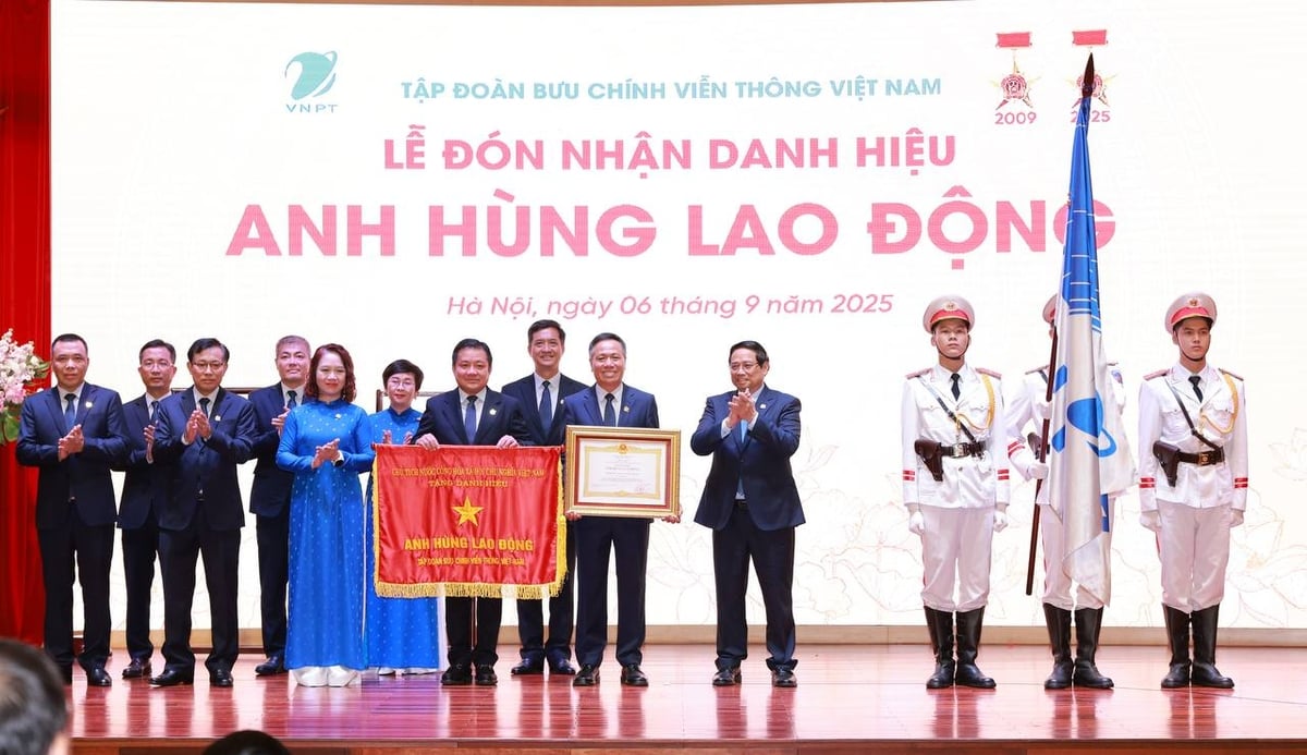 Tập đoàn VNPT đón nhận danh hiệu Anh hùng Lao động lần thứ II. Ảnh: Hưng Mai. Tập đoàn VNPT đón nhận danh hiệu Anh hùng Lao động lần thứ II. Ảnh: Hưng Mai.