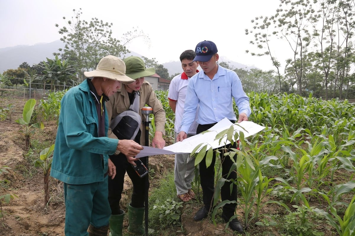 Lào Cai huy động tối đa nguồn lực hoàn thành giải phóng mặt bằng tuyến đường sắt Lào Cai – Hà Nội – Hải Phòng đúng hẹn, sẵn sàng cho ngày khởi công vào cuối năm 2025. Ảnh: Thanh Ngà.