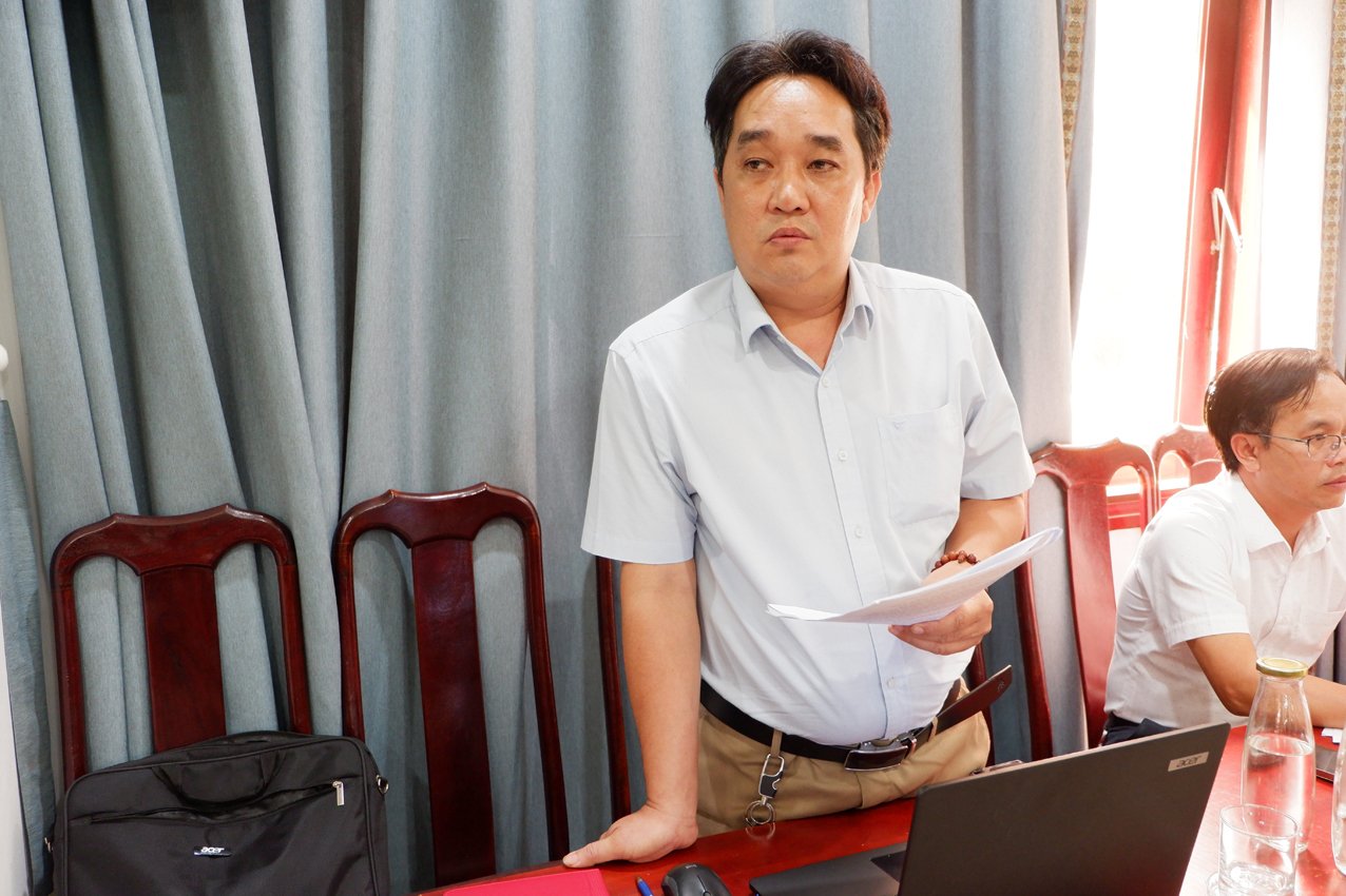 Ông Nguyễn Ngọc Nhi, Phó Giám đốc Văn phòng Đăng ký đất đai: Khối lượng hồ sơ lĩnh vực đất đai lớn. Ảnh: Trần Thọ. Ông Nguyễn Ngọc Nhi, Phó Giám đốc Văn phòng Đăng ký đất đai: Khối lượng hồ sơ lĩnh vực đất đai lớn. Ảnh: Trần Thọ.