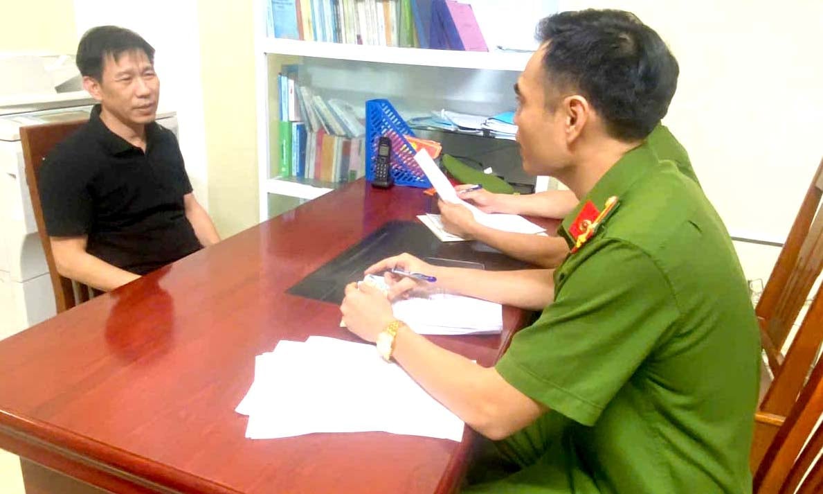 Nguyễn Văn Mai tức 'Mạnh gỗ' tại cơ quan điều tra. Ảnh: Công an tỉnh Thanh Hóa. Nguyễn Văn Mai tức 'Mạnh gỗ' tại cơ quan điều tra. Ảnh: Công an tỉnh Thanh Hóa.