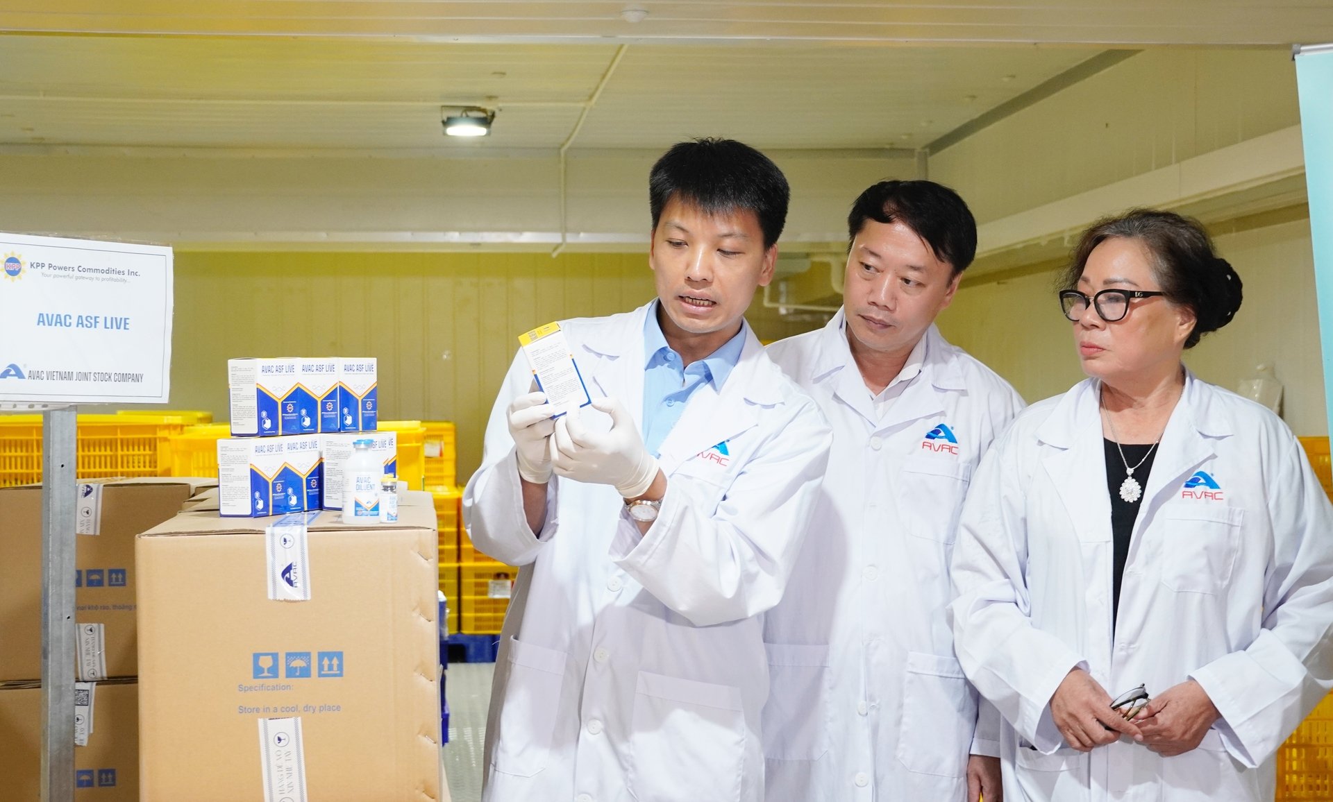 Ông Nguyễn Văn Điệp, Tổng Giám đốc Công ty Cổ phần AVAC Việt Nam cho biết, việc Philippines tiếp tục đặt hàng và nhập về sử dụng tiếp 340.000 liều chứng minh rằng, vaccine ASF của AVAC đã thể hiện sự an toàn và hiệu quả. Ảnh: Hồng Thắm. Ông Nguyễn Văn Điệp, Tổng Giám đốc Công ty Cổ phần AVAC Việt Nam cho biết, việc Philippines tiếp tục đặt hàng và nhập về sử dụng tiếp 340.000 liều chứng minh rằng, vaccine ASF của AVAC đã thể hiện sự an toàn và hiệu quả. Ảnh: Hồng Thắm.