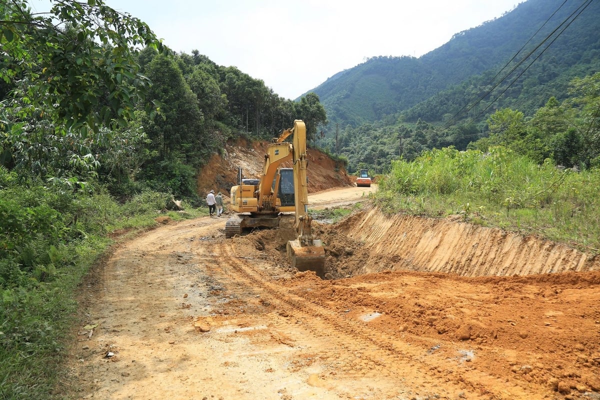 UBND tỉnh yêu các các đơn vị chức năng đẩy nhanh tiến độ các công trình. Ảnh: Thanh Tiến. UBND tỉnh yêu các các đơn vị chức năng đẩy nhanh tiến độ các công trình. Ảnh: Thanh Tiến.