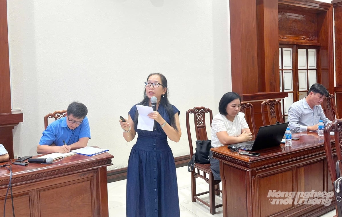 Đại diện Cục Trồng trọt và Bảo vệ thực vật trình bày kết quả triển khai bản tin thời tiết nông vụ tại hội thảo sơ kết tổ chức ở Đồng Tháp. Ảnh: Lê Hoàng Vũ. Đại diện Cục Trồng trọt và Bảo vệ thực vật trình bày kết quả triển khai bản tin thời tiết nông vụ tại hội thảo sơ kết tổ chức ở Đồng Tháp. Ảnh: Lê Hoàng Vũ.