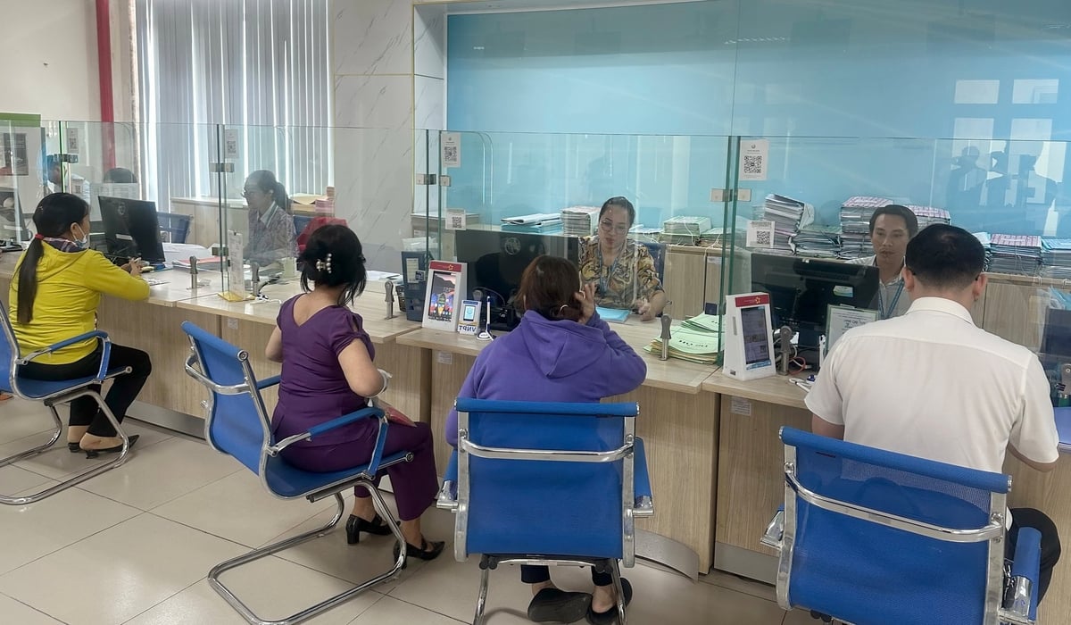 Giải quyết thủ tục hành chính trong lĩnh vực nông nghiệp và môi trường tại Trung tâm Phục vụ hành chính công tỉnh Đồng Nai. Ảnh: Tường Tú. Giải quyết thủ tục hành chính trong lĩnh vực nông nghiệp và môi trường tại Trung tâm Phục vụ hành chính công tỉnh Đồng Nai. Ảnh: Tường Tú.