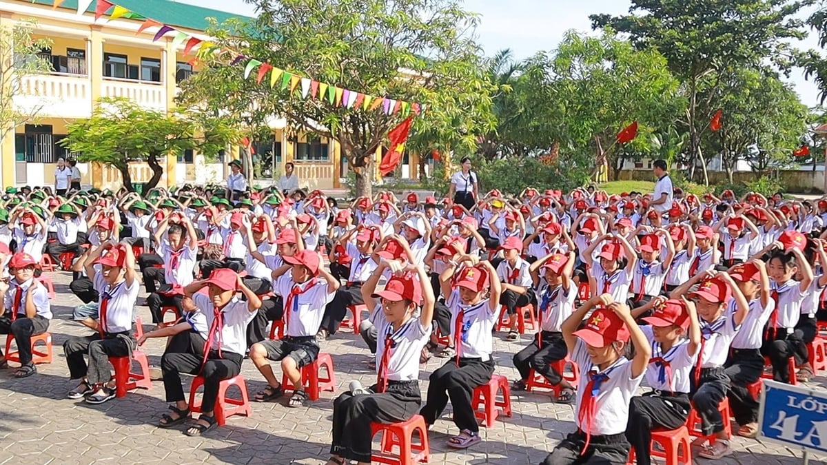 Quỹ Khuyến học GrowMax chắp cánh ước cho học sinh nghèo trên mọi miền tổ quốc. Ảnh: Ngọc Linh. Quỹ Khuyến học GrowMax chắp cánh ước cho học sinh nghèo trên mọi miền tổ quốc. Ảnh: Ngọc Linh.