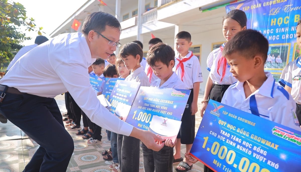 Đây là chương trình ý nghĩa do Công ty TNHH Thức ăn Thủy sản GrowMax phối hợp với Báo Nông nghiệp và Môi trường tổ chức. Ảnh: Ngọc Linh. Đây là chương trình ý nghĩa do Công ty TNHH Thức ăn Thủy sản GrowMax phối hợp với Báo Nông nghiệp và Môi trường tổ chức. Ảnh: Ngọc Linh.