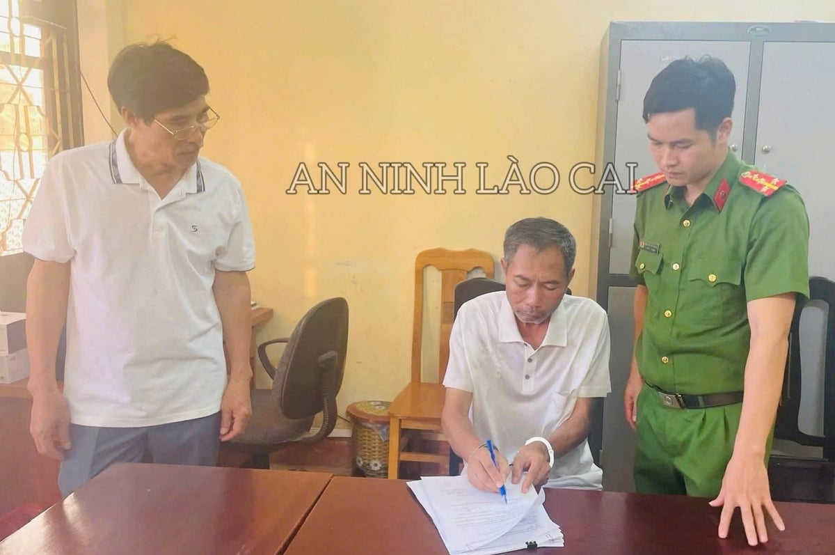 Đối tượng Lê Văn Uyển, trú tại xã Gia Lâm, TP. Hà Nội bị triệu tập lên cơ quan công an. Ảnh: Công an tỉnh Lào Cai. Đối tượng Lê Văn Uyển, trú tại xã Gia Lâm, TP. Hà Nội bị triệu tập lên cơ quan công an. Ảnh: Công an tỉnh Lào Cai.