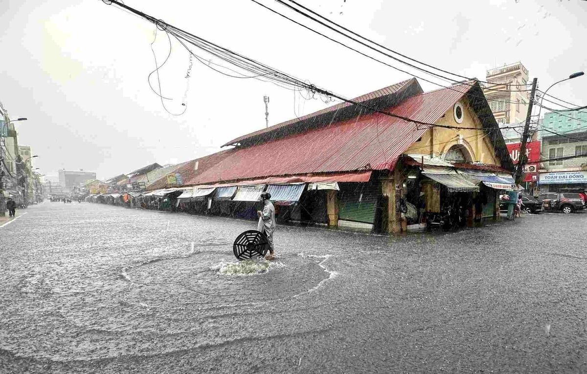 Khu vực chợ Thủ Đức thường xuyên bị ngập mỗi khi mưa lớn. Ảnh: Minh Quân. Khu vực chợ Thủ Đức thường xuyên bị ngập mỗi khi mưa lớn. Ảnh: Minh Quân.