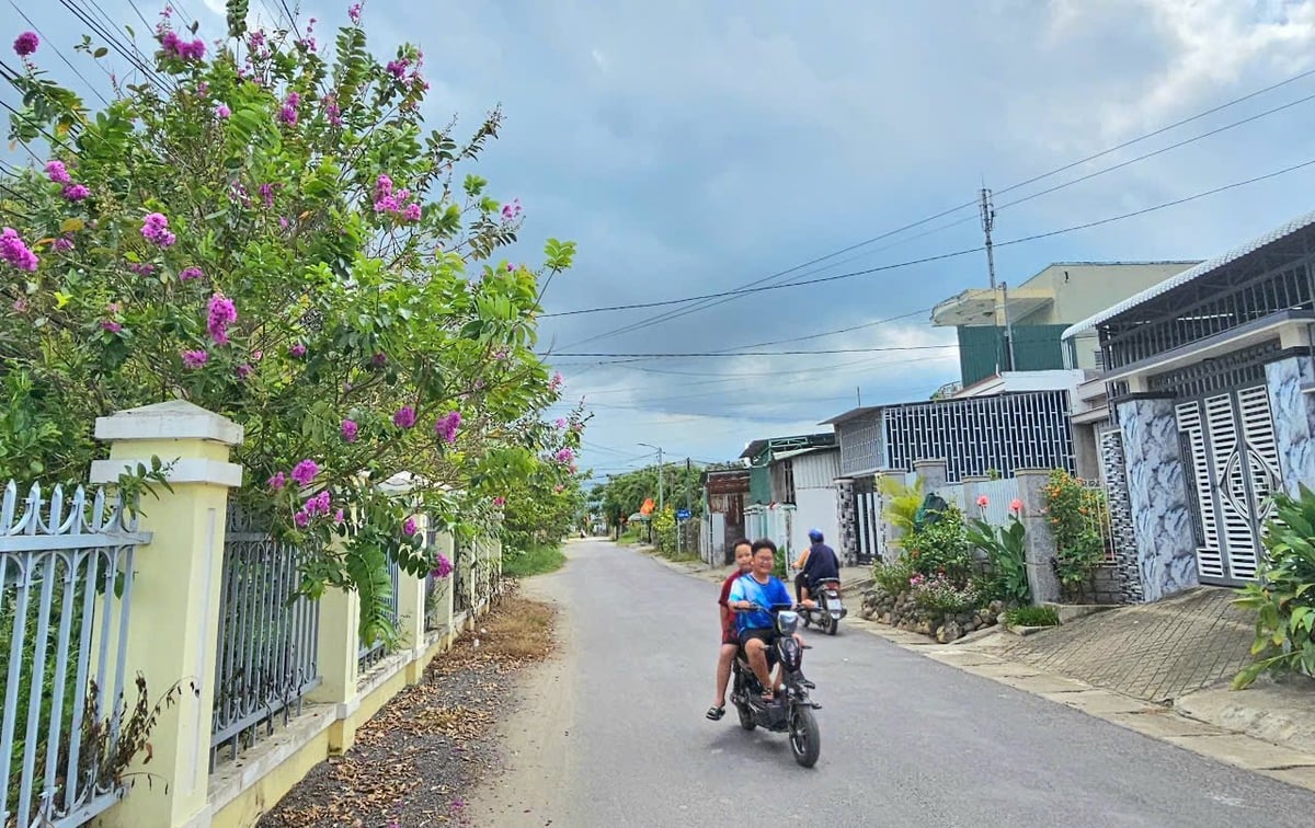 Cơ sở hạ tầng ở xã Diên Điền hiện nay khang trang, đảm bảo việc đi lại thuận tiện. Ảnh: Kim Sơ. Cơ sở hạ tầng ở xã Diên Điền hiện nay khang trang, đảm bảo việc đi lại thuận tiện. Ảnh: Kim Sơ.