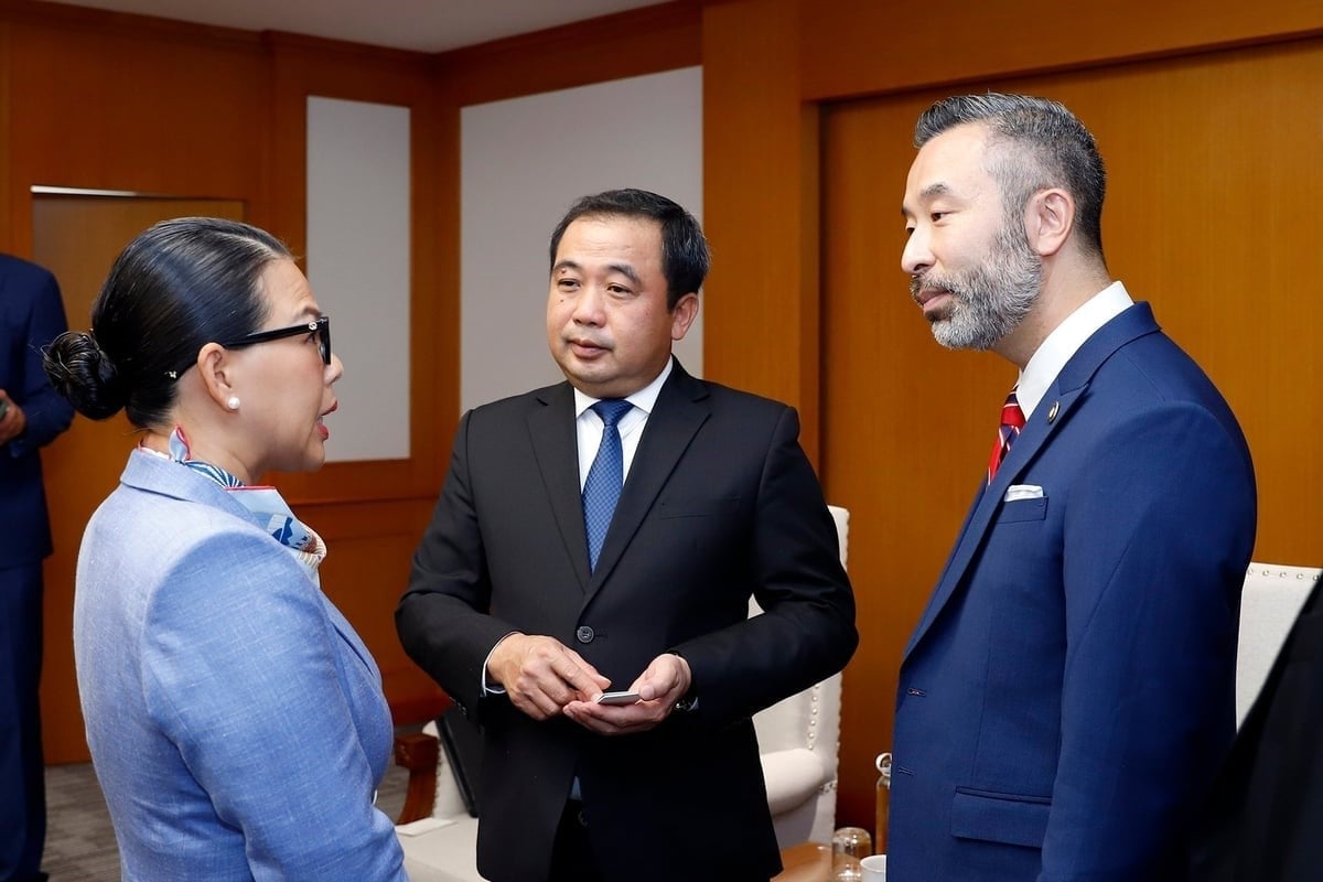 Acting Minister of Agriculture and Environment Tran Duc Thang exchanged with leaders of the Oregon House of Representatives on upcoming cooperation programs. Photo: Khuong Trung.