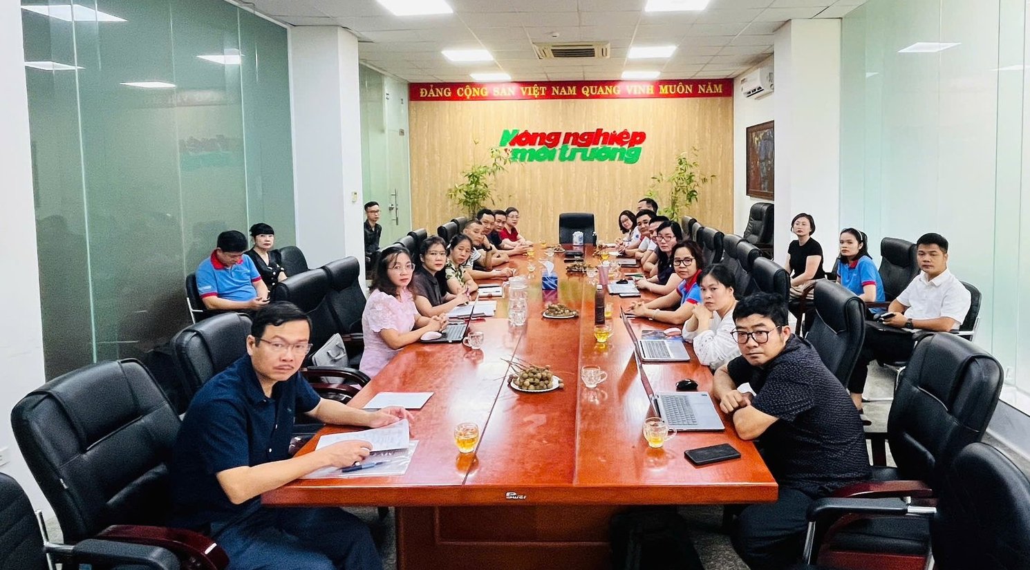 Đảng bộ Báo Nông nghiệp và Môi trường kết nối trực tuyến với Hội nghị toàn quốc tập huấn ứng dụng trí tuệ nhân tạo. Ảnh: Quốc Nhật.