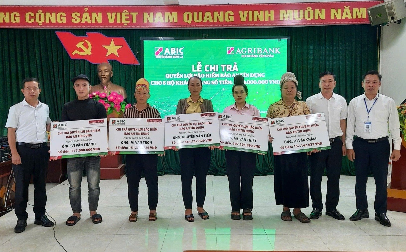 Bảo hiểm Agribank Sơn La chi trả quyền lợi sản phảm Bảo an tín dụng hơn 1 tỷ đồng cho 5 gia đình không may gặp rủi ro. Ảnh: ABIC. Bảo hiểm Agribank Sơn La chi trả quyền lợi sản phảm Bảo an tín dụng hơn 1 tỷ đồng cho 5 gia đình không may gặp rủi ro. Ảnh: ABIC.