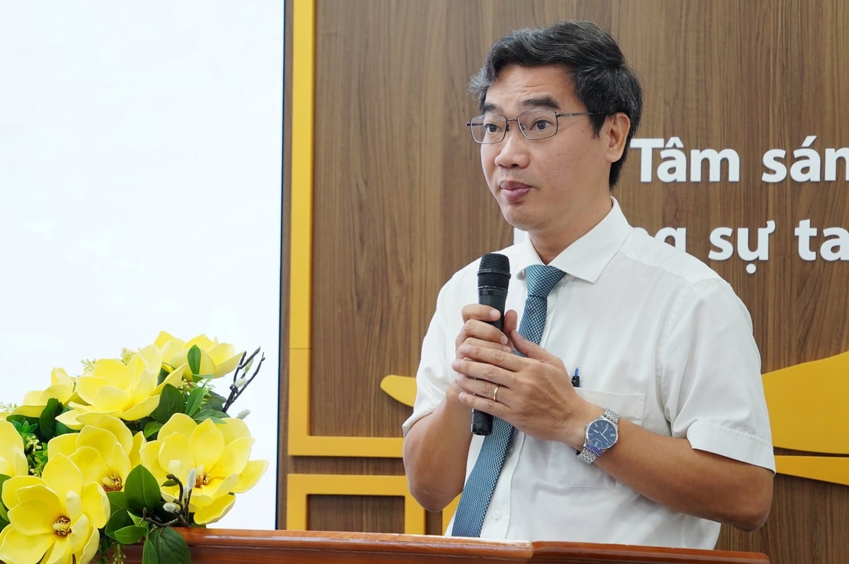 TS Nguyễn Trung Đông, Bí thư Đảng ủy, Hiệu trưởng Trường Chính sách công và Phát triển nông thôn phát biểu bế mạc lớp bồi dưỡng lý luận chính trị dành cho Đảng viên mới. Ảnh: Nguyễn Thủy. TS Nguyễn Trung Đông, Bí thư Đảng ủy, Hiệu trưởng Trường Chính sách công và Phát triển nông thôn phát biểu bế mạc lớp bồi dưỡng lý luận chính trị dành cho Đảng viên mới. Ảnh: Nguyễn Thủy.