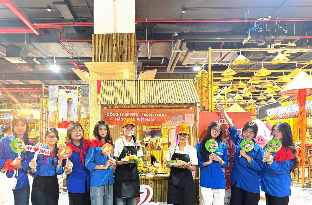 Các hoạt động dùng thử sản phẩm Japfa Best thu hút đông đảo khách tham quan. Ảnh: Hồng Hạnh. Các hoạt động dùng thử sản phẩm Japfa Best thu hút đông đảo khách tham quan. Ảnh: Hồng Hạnh.
