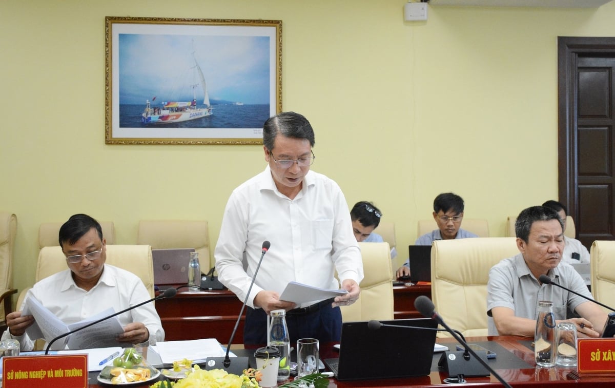 Ông Nguyễn Hồng An, Phó Giám đốc Sở NN-MT Đà Nẵng báo cáo kết quả thực hiện chính quyền 2 cấp trong lĩnh vực NN-MT tại địa phương. Ảnh: Lan Anh. Ông Nguyễn Hồng An, Phó Giám đốc Sở NN-MT Đà Nẵng báo cáo kết quả thực hiện chính quyền 2 cấp trong lĩnh vực NN-MT tại địa phương. Ảnh: Lan Anh.