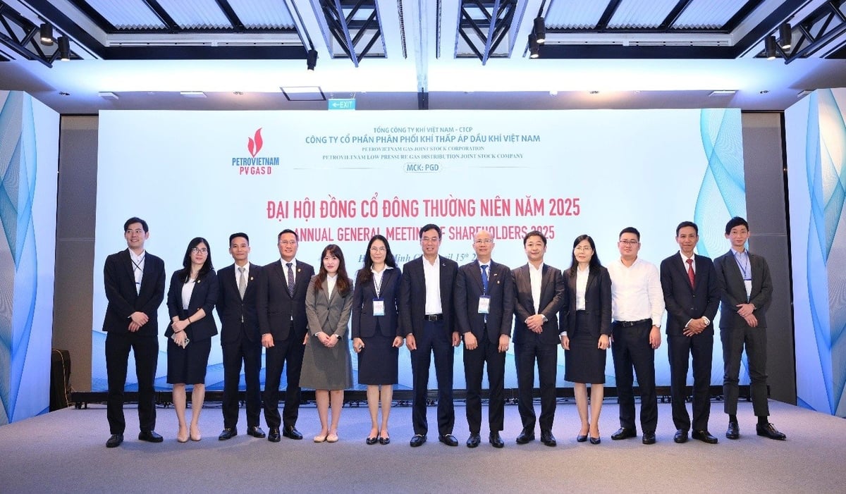 Ban lãnh đạo PV GAS D và các cổ đông lớn tại Đại hội đồng cổ đông thường niên năm 2025. Ảnh: PV GAS. Ban lãnh đạo PV GAS D và các cổ đông lớn tại Đại hội đồng cổ đông thường niên năm 2025. Ảnh: PV GAS.