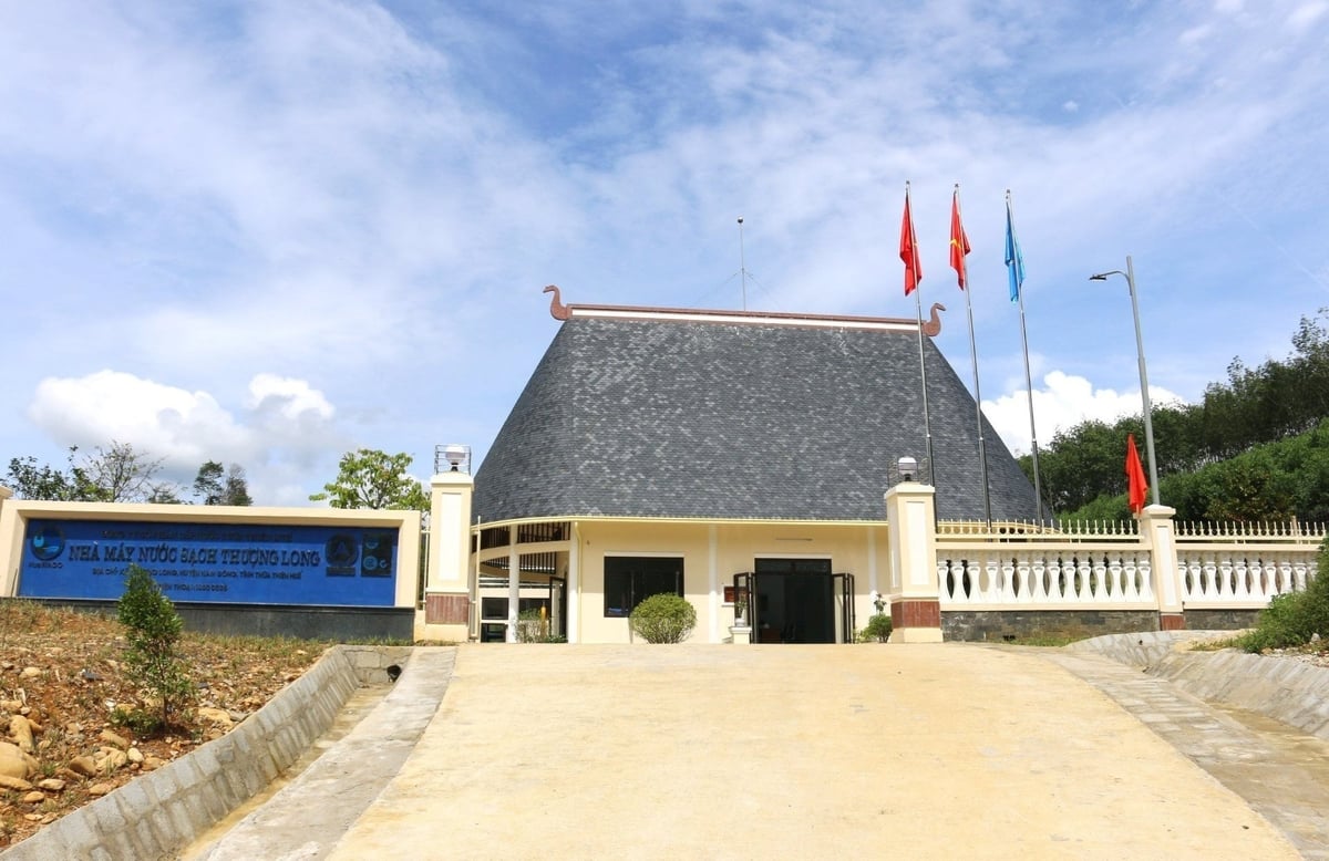 TP Huế công bố vùng bảo hộ vệ sinh nguồn nước cấp sinh hoạt, qua đó bảo vệ và kiểm soát chất lượng nguồn nước, đảm bảo sức khỏe cho cộng đồng. Ảnh: Văn Dinh. TP Huế công bố vùng bảo hộ vệ sinh nguồn nước cấp sinh hoạt, qua đó bảo vệ và kiểm soát chất lượng nguồn nước, đảm bảo sức khỏe cho cộng đồng. Ảnh: Văn Dinh.