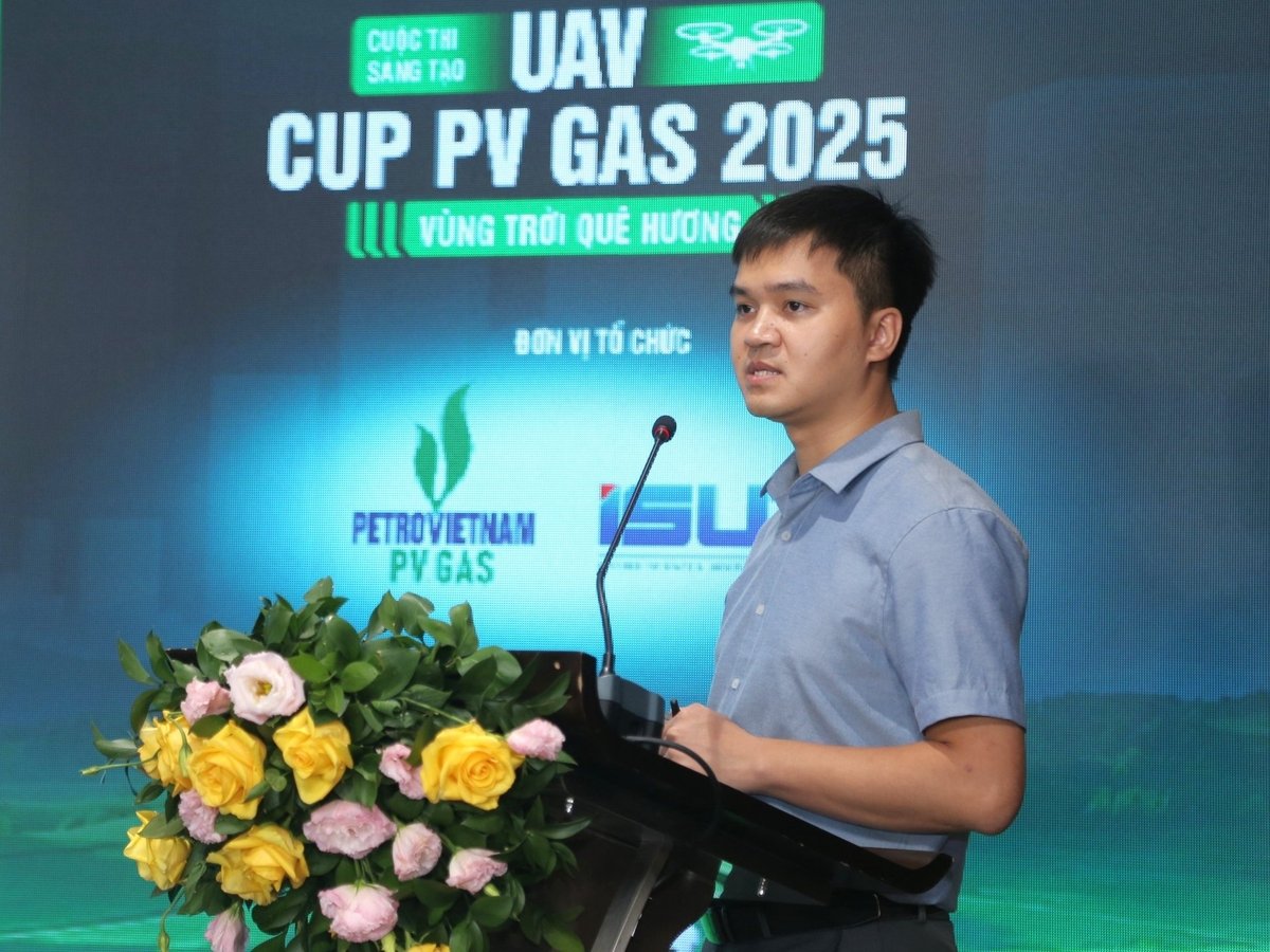 TS Nguyễn Đình Văn, giảng viên Trường Điện – Điện tử, Đại học Bách khoa Hà Nội thông tin về thể lệ cuộc thi. Ảnh: Trung Nguyên. TS Nguyễn Đình Văn, giảng viên Trường Điện – Điện tử, Đại học Bách khoa Hà Nội thông tin về thể lệ cuộc thi. Ảnh: Trung Nguyên.