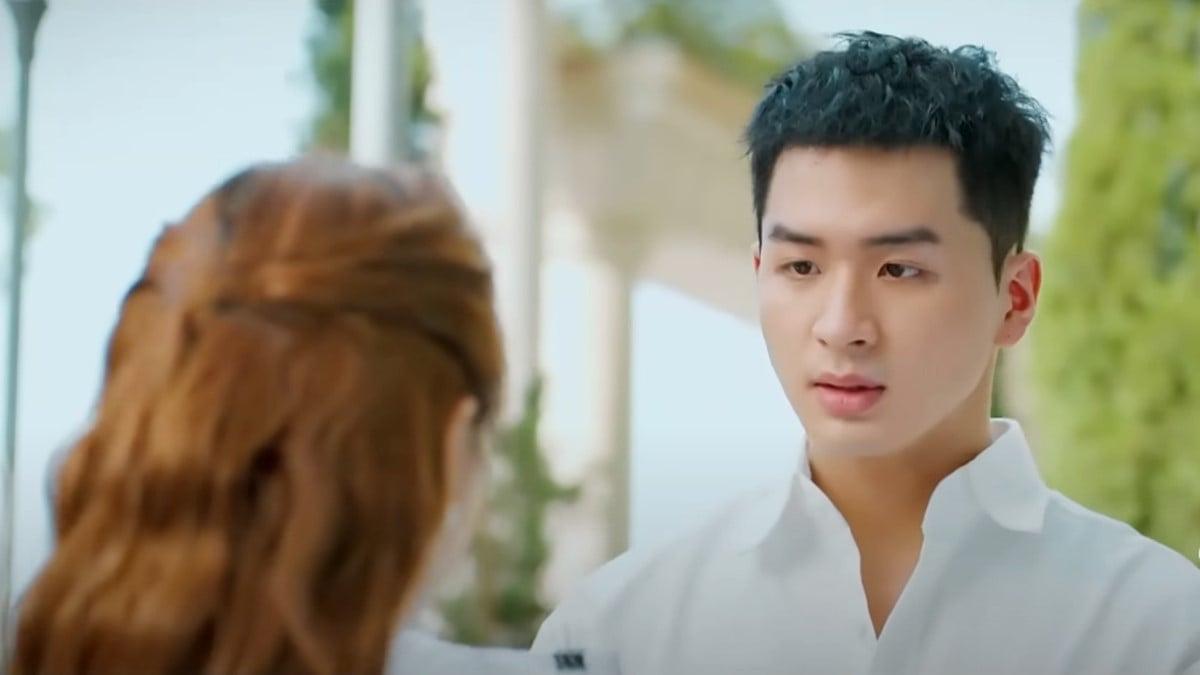 Anh đến bắt chuyện và muốn nhờ giúp đỡ nhưng Lam tỏ ý từ chối. Ảnh CMH