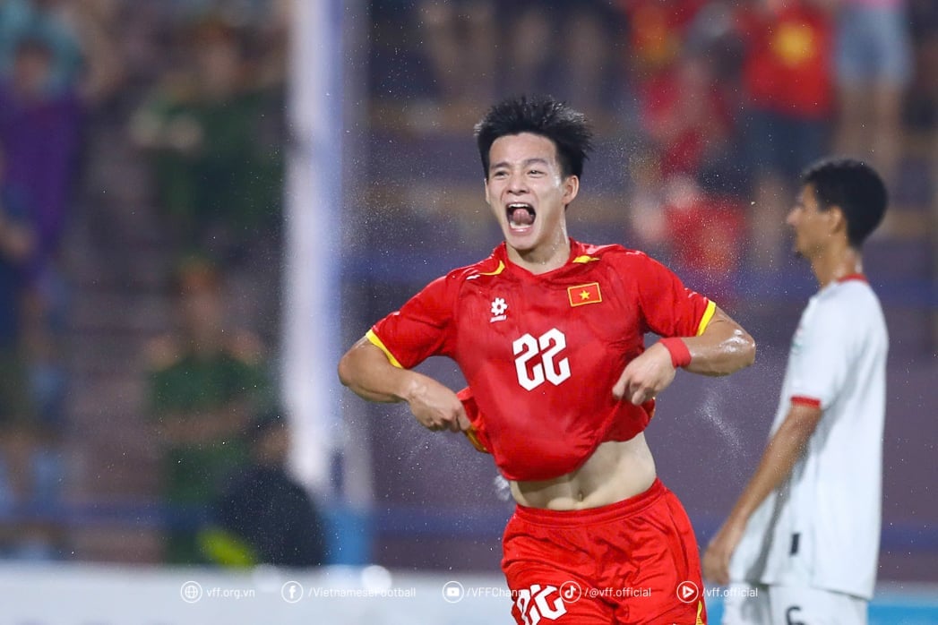 Tiền đạo Thanh Nhàn ghi bàn cho U23 Việt Nam trong trận đấu với U23 Yemen. Ảnh:VFF.