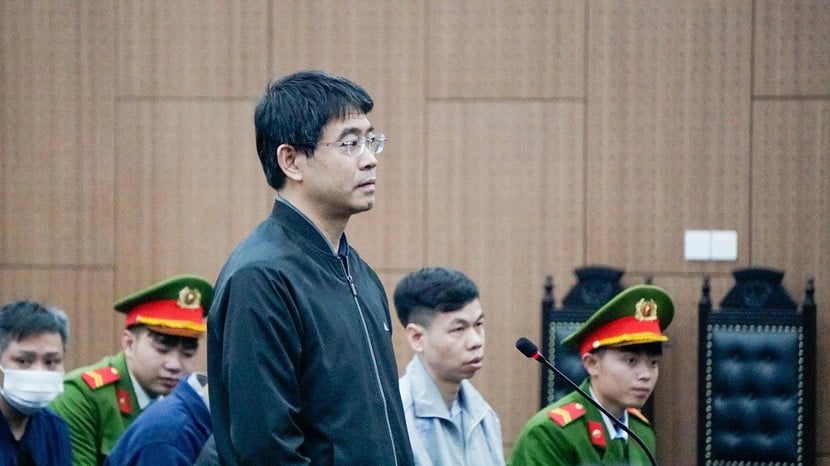 Bị cáo Lê Hoàng, chồng cựu Cục trưởng Trần Việt Nga. Ảnh: ANTĐ.
