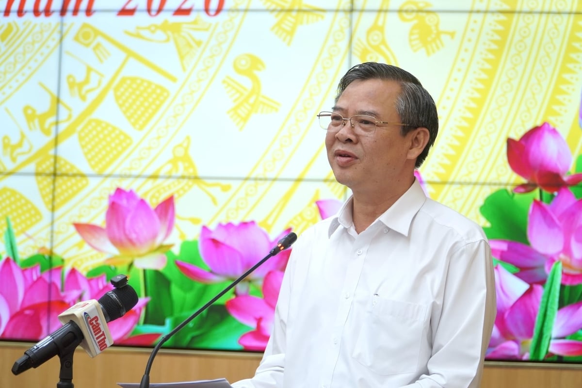 Chủ tịch UBND TP. Cần Thơ nhìn nhận hạn chế trong vấn đề môi trường trên địa bàn thành phố. Ảnh: Kim Anh.