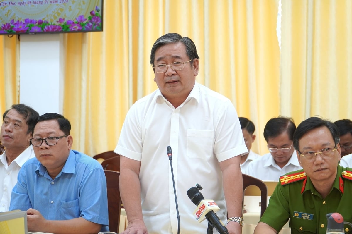 Ông Ngô Thái Chân - Giám đốc Sở Nông nghiệp và Môi trường trả lời thông tin báo chí liên quan đến vấn đề thu gom rác thải. Ảnh: Kim Anh.
