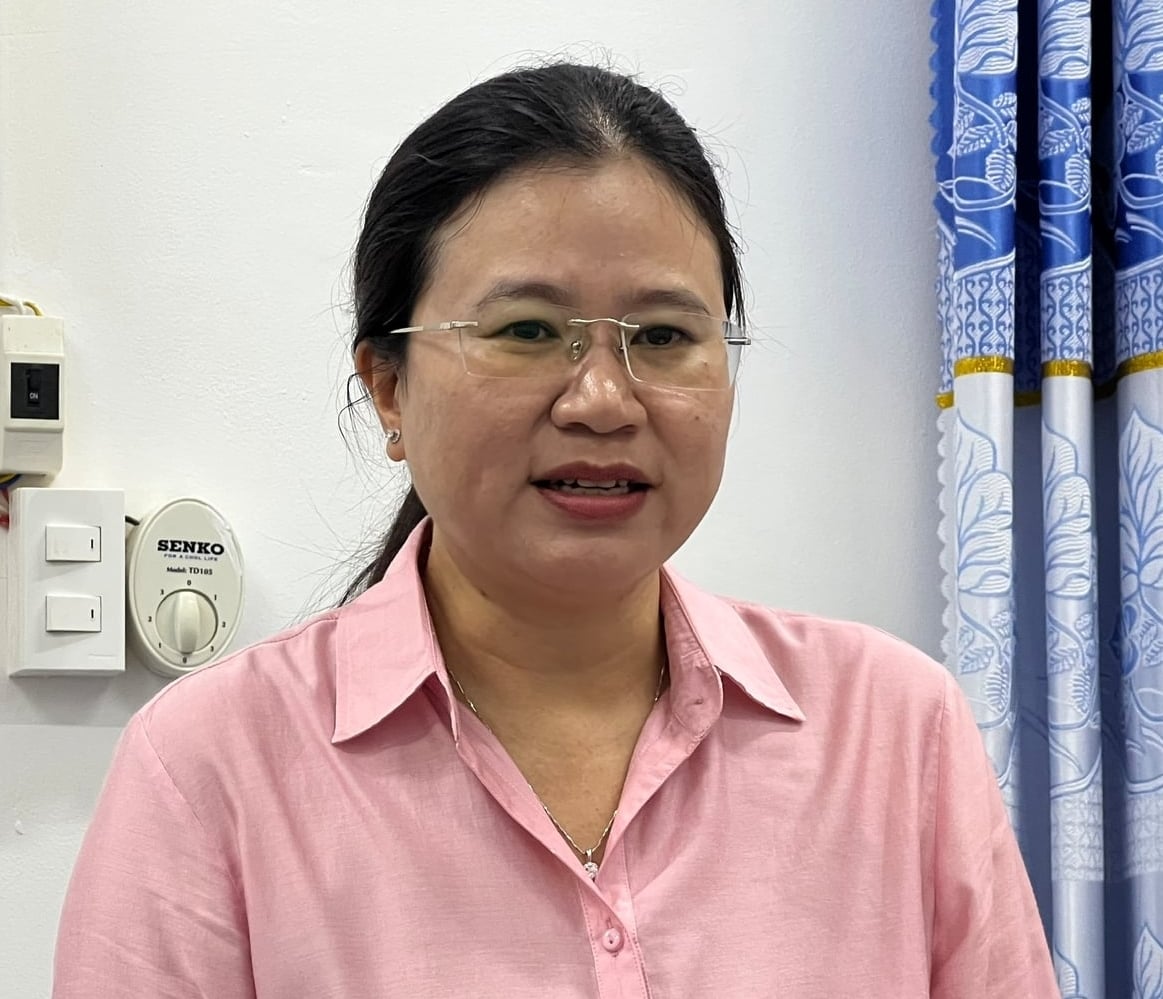 Bà Trương Ngọc Thảo, Bí thư Đảng ủy, Chủ tịch HĐND xã Châu Thới phát biểu ý nghĩa của lễ ký kết hợp tác với Báo Nông nghiệp và Môi trường. Ảnh: Trọng Linh.