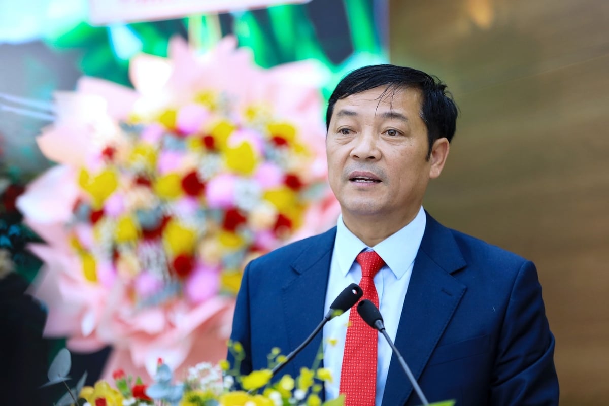 Phó Chủ tịch Thường trực UBND tỉnh Lê Trọng Yên yêu cầu ngành NN-MT tập trung vào các nhiệm vụ trọng tâm bằng các giải pháp cụ thể, thiết thực. Mục tiêu hướng tới là tăng cường bảo vệ tài nguyên, bảo vệ môi trường, nâng cao khả năng chống chịu với biến đổi khí hậu. Ảnh: Phạm Hoài.